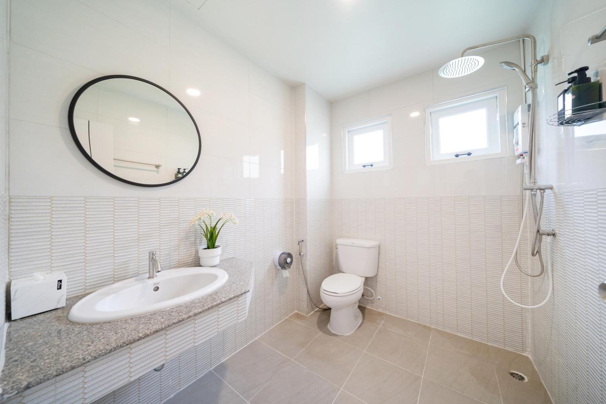4 Bedroom W Jacuzzi At * Patong