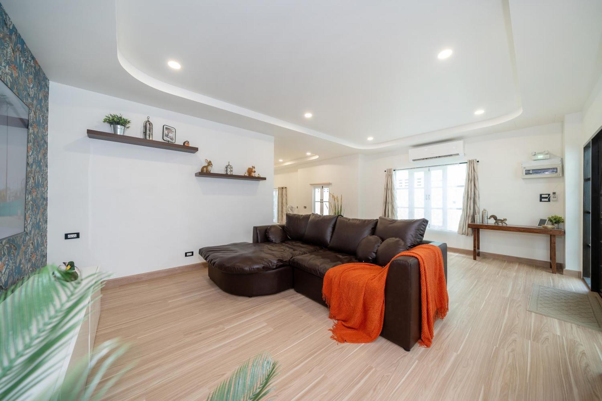 Villa 4 Bedroom W Jacuzzi At *