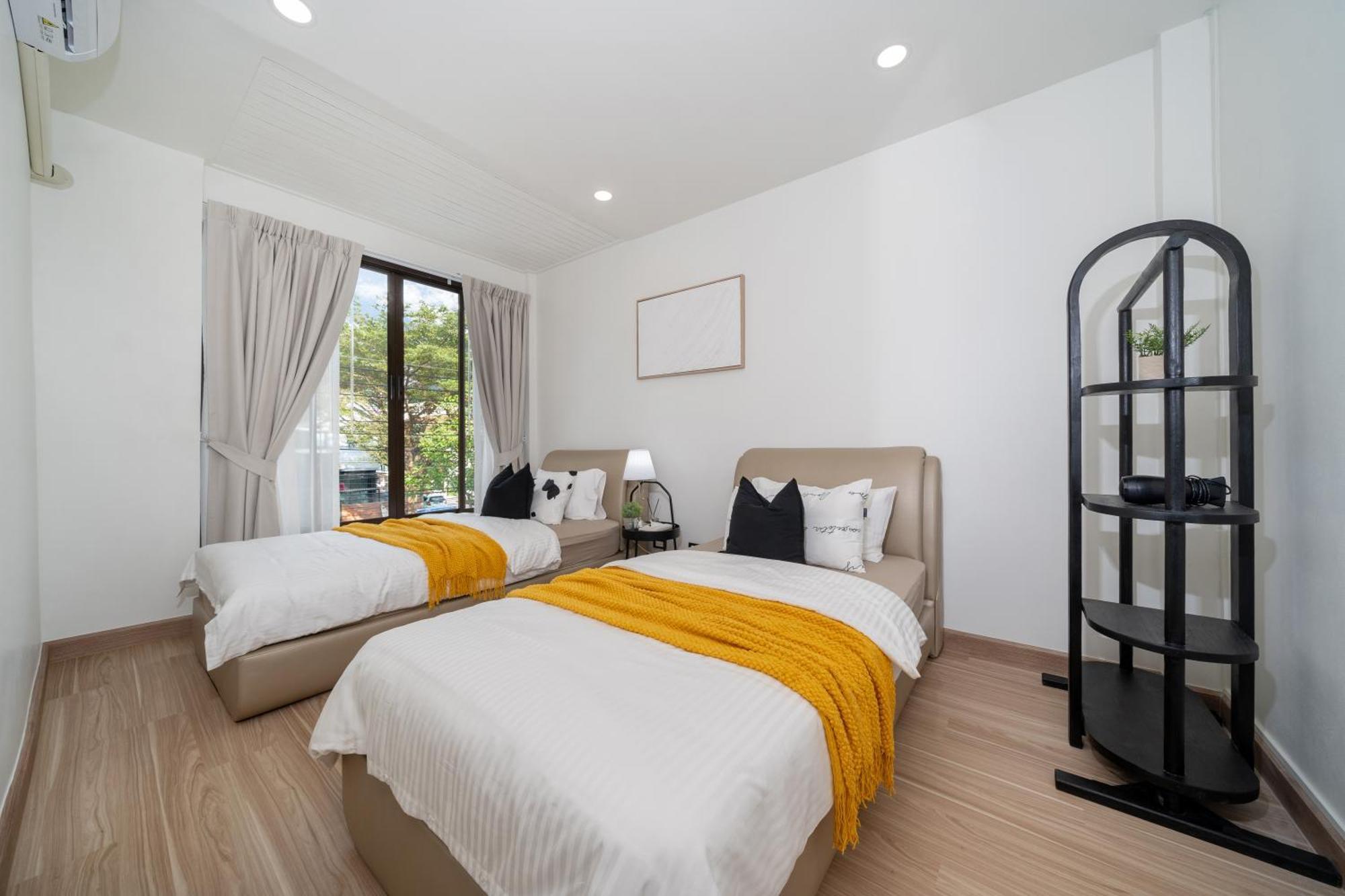 4 Bedroom W Jacuzzi At * Patong