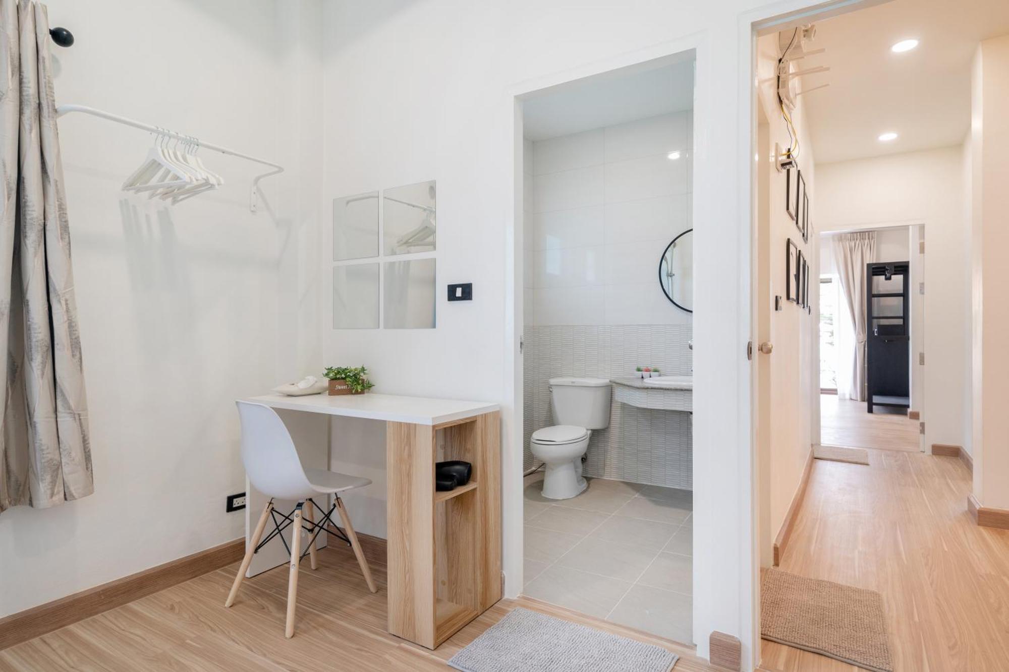 4 Bedroom W Jacuzzi At * Patong