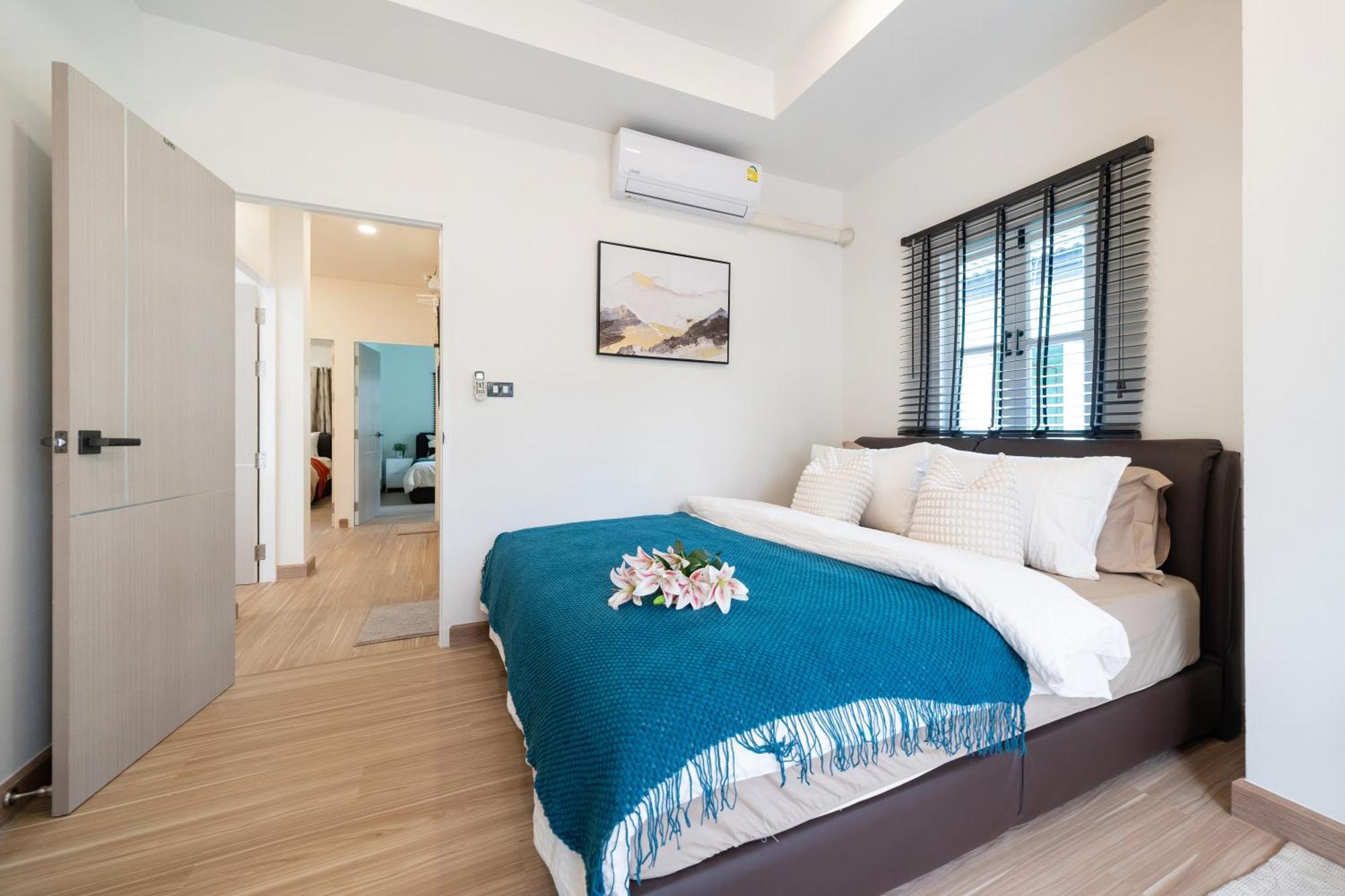 4 Bedroom W Jacuzzi At Villa *