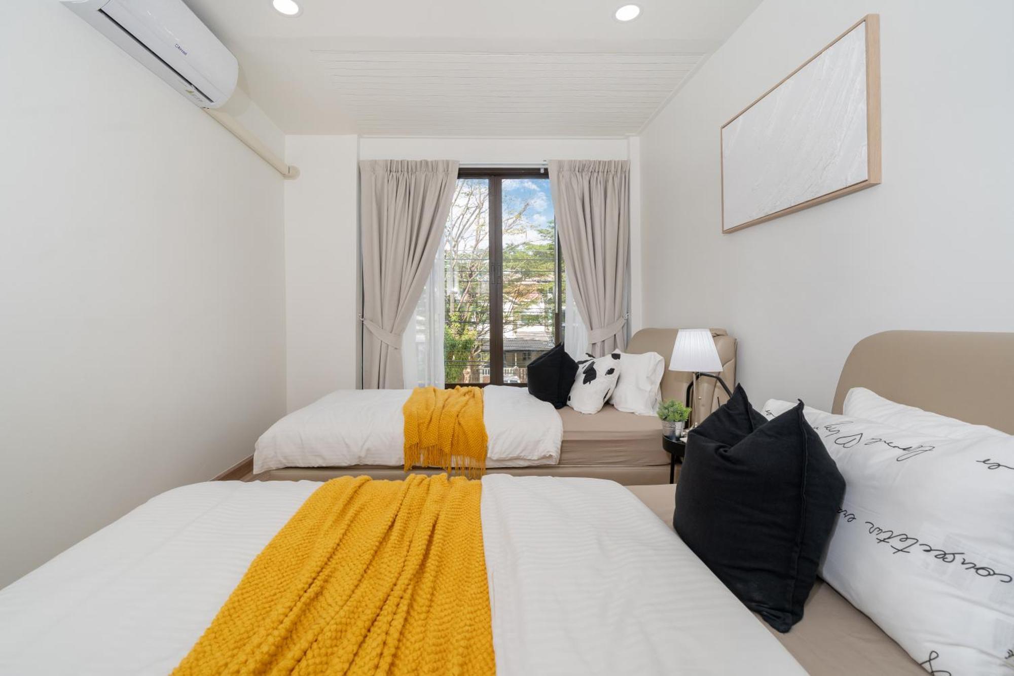 4 Bedroom W Jacuzzi At Villa Patong
