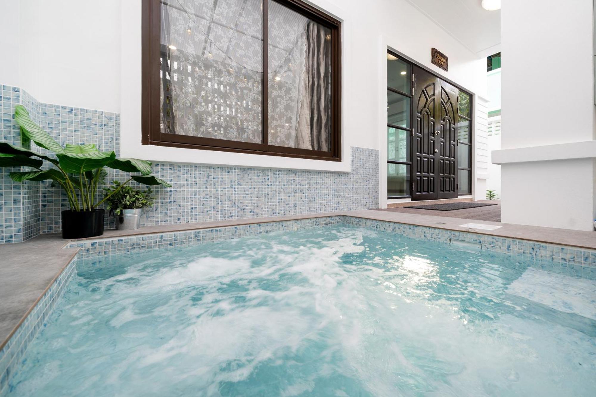 4 Bedroom W Jacuzzi At Villa *