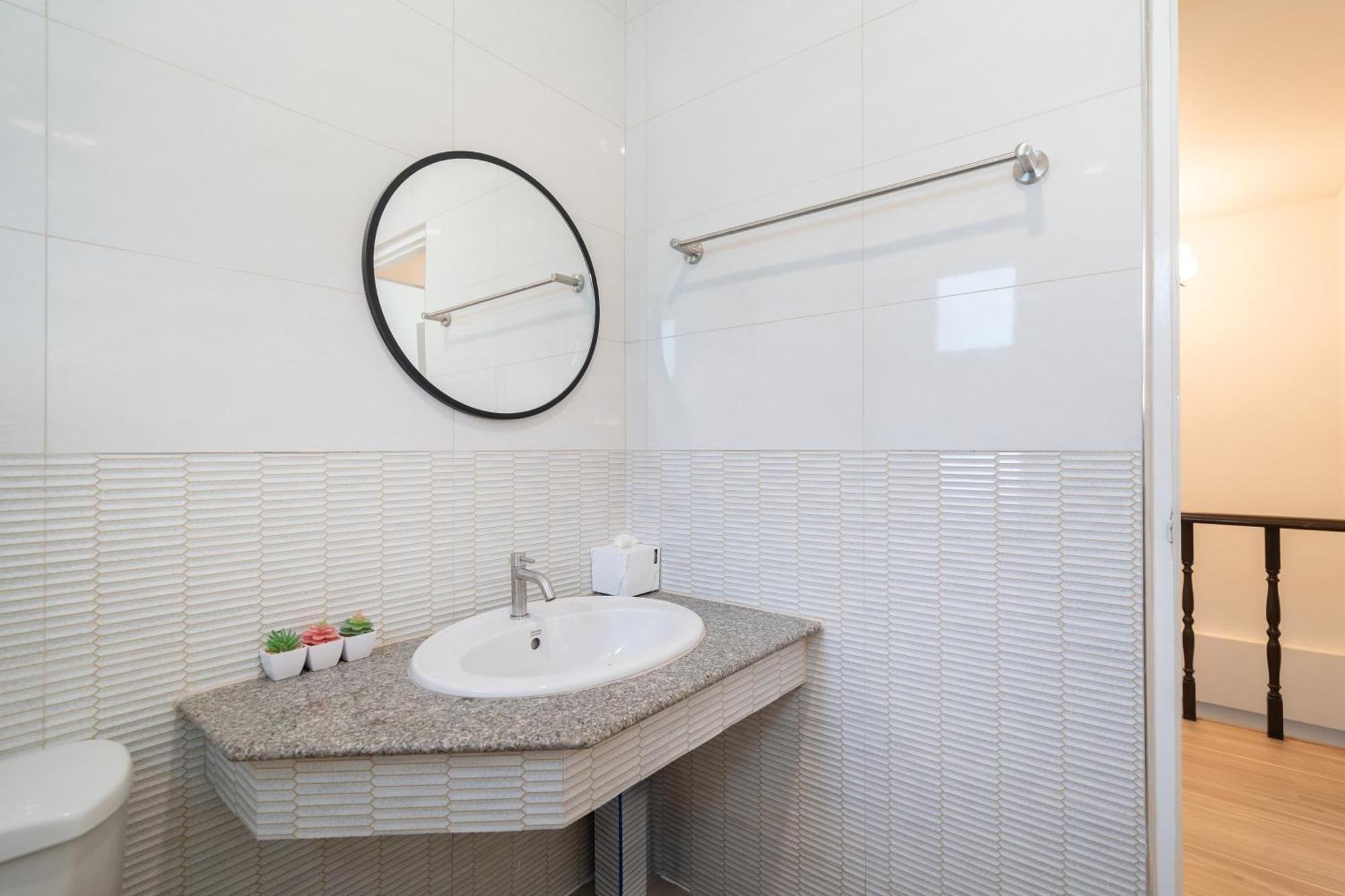 4 Bedroom W Jacuzzi At Villa *